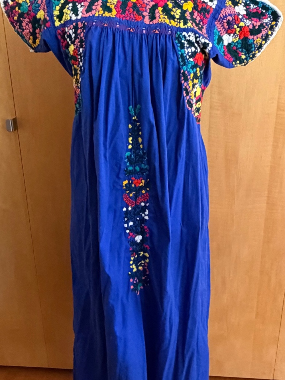 Beautiful Vintage Oaxacan Embroidered Mexican Dress - "Floral Beauty" - Picture 9 of 9